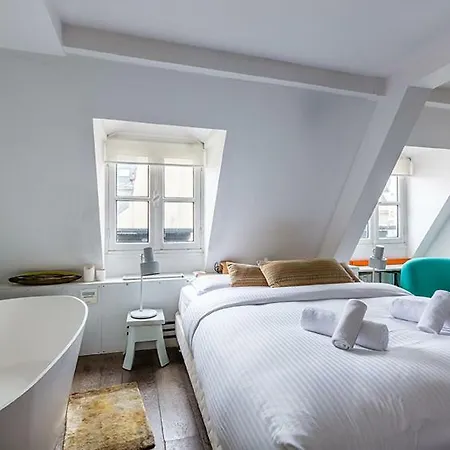 Veeve - Retro Cool On Rue Saint Paul Appartement Parijs